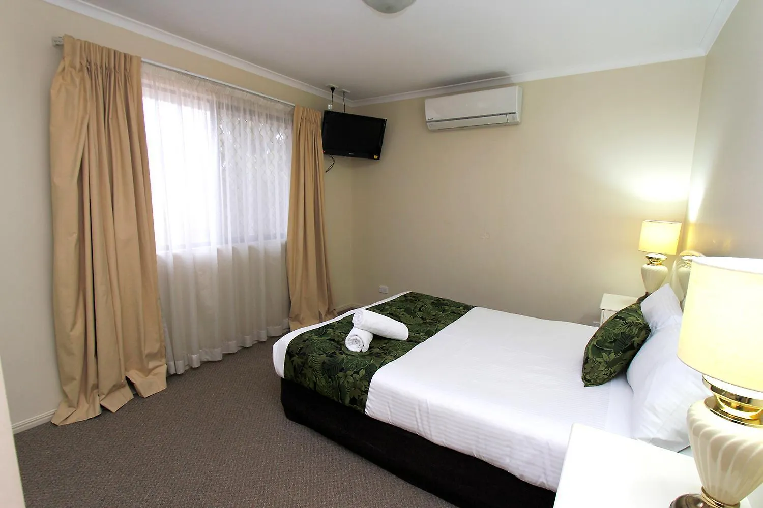 ****  The Palms Motel Australia